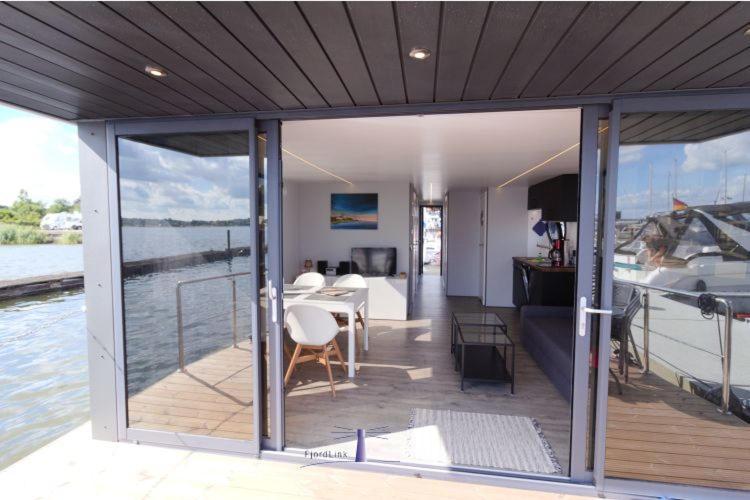 Hausboot Fjord Aries Mit Dachterrasse In Schleswig Hotel Екстериор снимка
